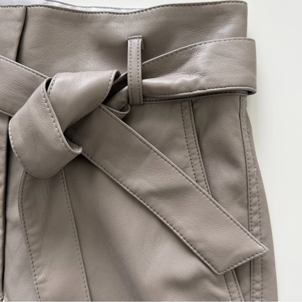 Babaton Aritzia Vegan Leather Belted Pants Taupe High Rise Size 0 - Picture 9 of 13